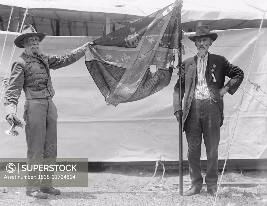 Two Elderly Confederate Veterans Holding Georgia Battle Flag of American Civil War during Confederate Reunion, Washington DC, USA, Harris & Ewing, June 1917