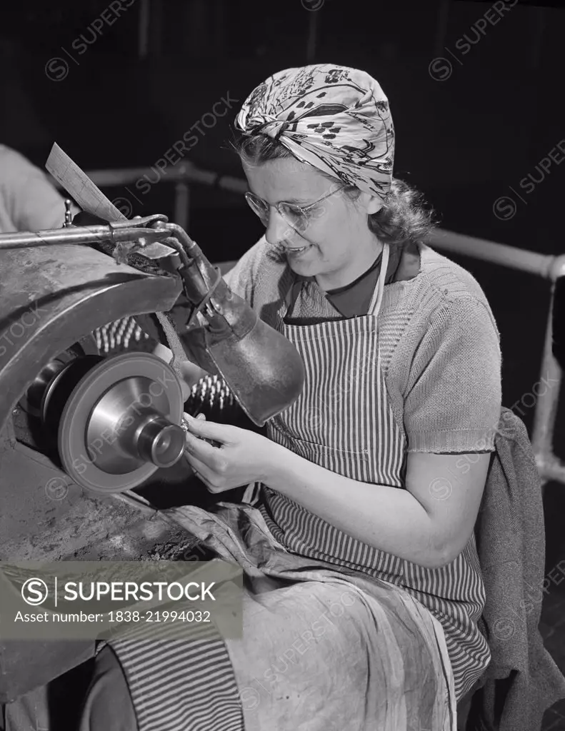 Female Worker Polishing Screws for Valve Rocker Arms of Airplane Engines on Gardner Machine at Manufacturing Plant, Pratt & Whitney, East Hartford, Connecticut, USA, Andreas Feininger for Office of War Information, June 1942