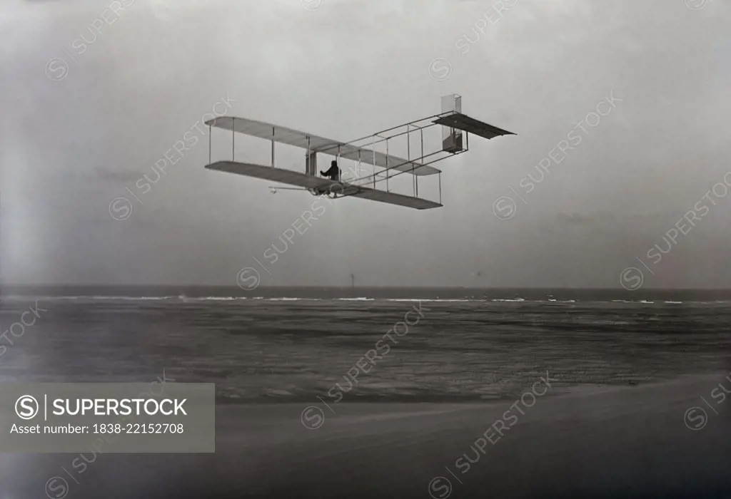 Three-quarter Left Rear View of Glider in Flight, Kitty Hawk, North Carolina, USA, 1911