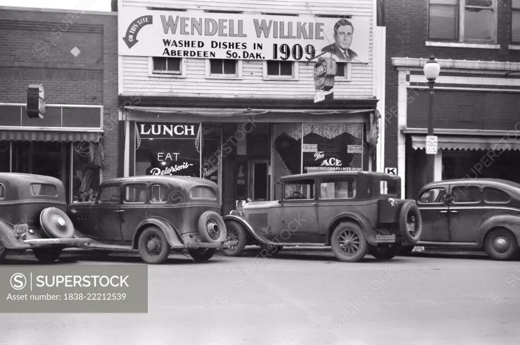 Diner on Main Street, Aberdeen South Dakota, USA, John Vachon, Farm Security Administration, November 1940