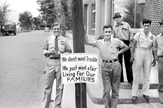 Employees of Coca-Cola Plant on Strike, Sikeston, Missouri, USA, John Vachon for Farm Security Administration, May 1940