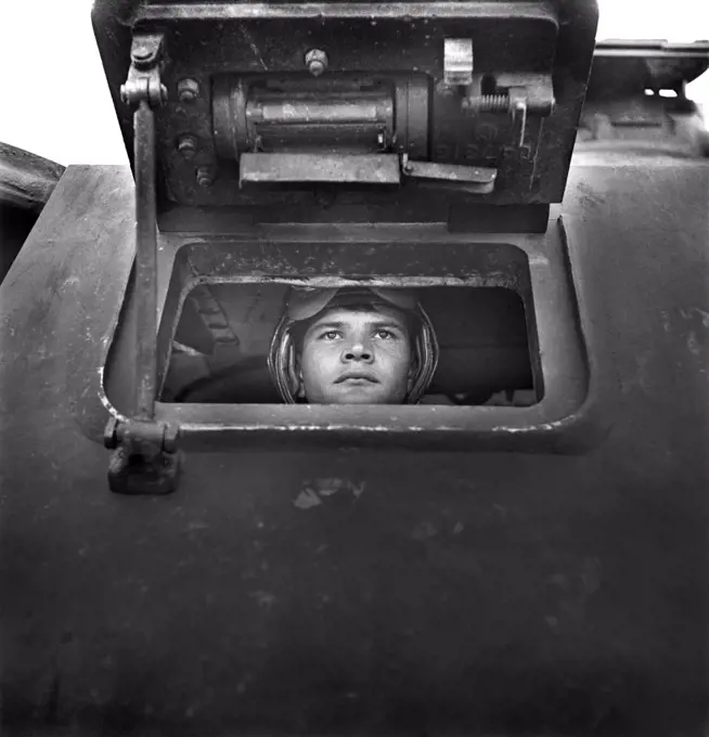 Sergeant George Camblair learning to drive a Tank, Fort Belvoir, Virginia, USA, Jack Delano, U.S. Office of War Information, September 1942
