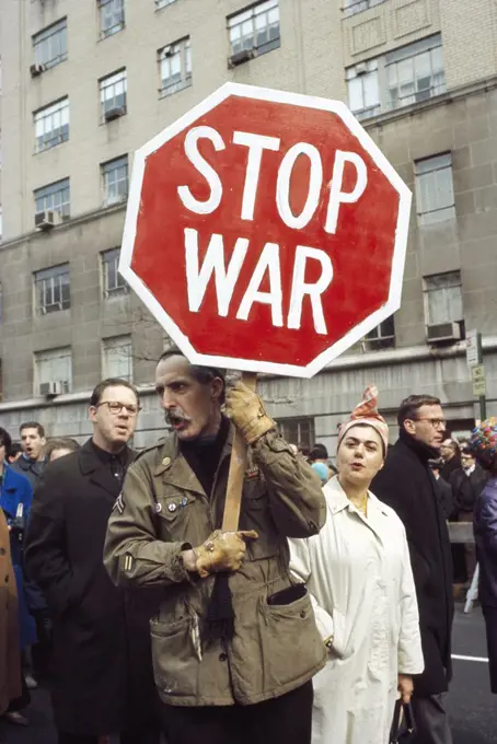 Anti Vietnam War Demonstration, Fifth Avenue, New York City, New York, USA, Bernard Gotfryd, April 1969