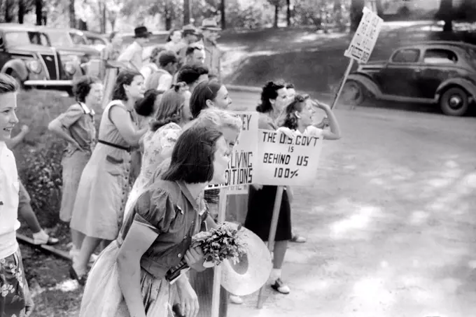 Strikers jeering at few workers who were entering a mill, Greensboro, Greene County, Georgia, USA, Jack Delano, U.S. Farm Security Administration, U.S. Office of War Information Photograph Collection, May 1941