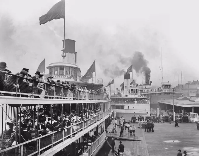 Riverboat Excursions, Detroit, Michigan, USA, circa 1910