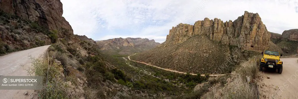 Off-road vehicle, Apache Trail, Arizona, USA