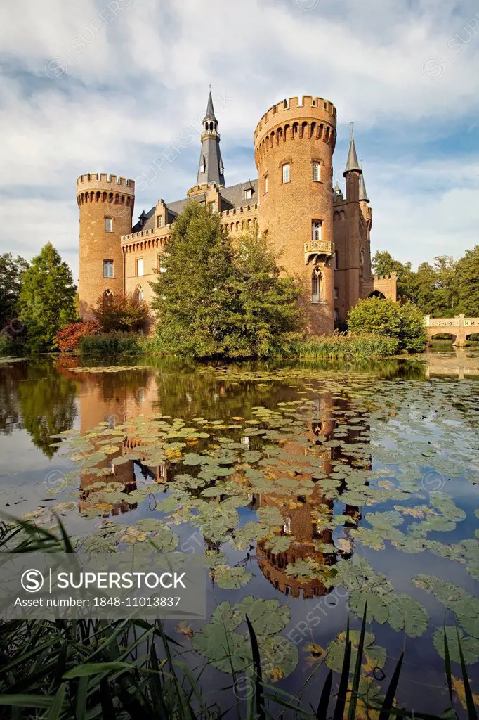 Schloss Moyland Castle, moated castle, Museum of Modern Art, near Bedburg-Hau, North Rhine-Westphalia, Germany