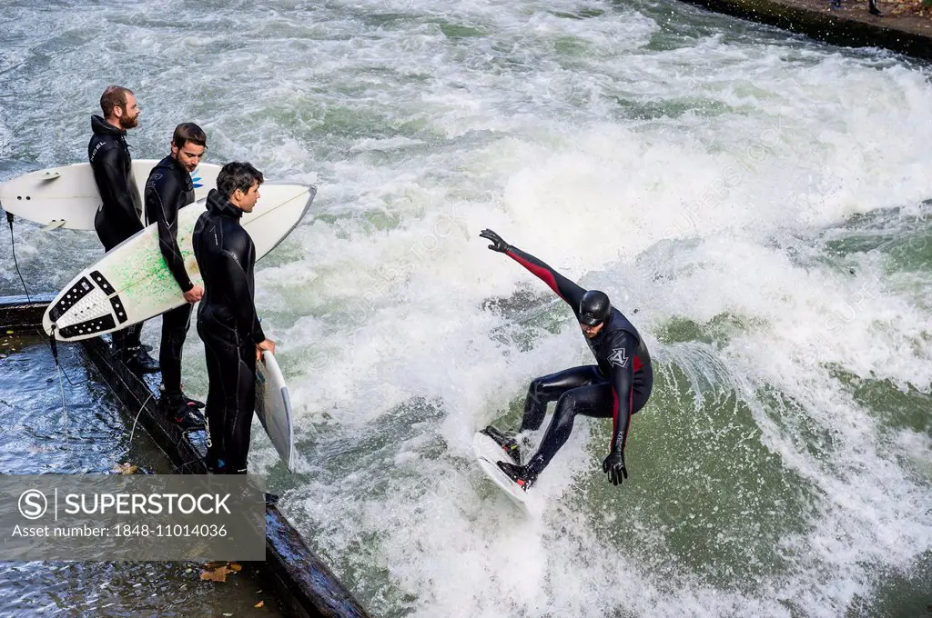 Surfers, Eisbach wave on the Isar, Englischer Garten, Munich, Upper Bavaria, Bavaria, Germany