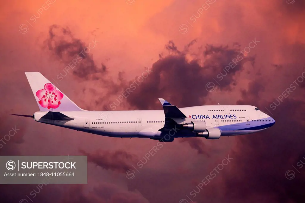 China Airlines Boeing 747-409 in flight during a thunderstorm