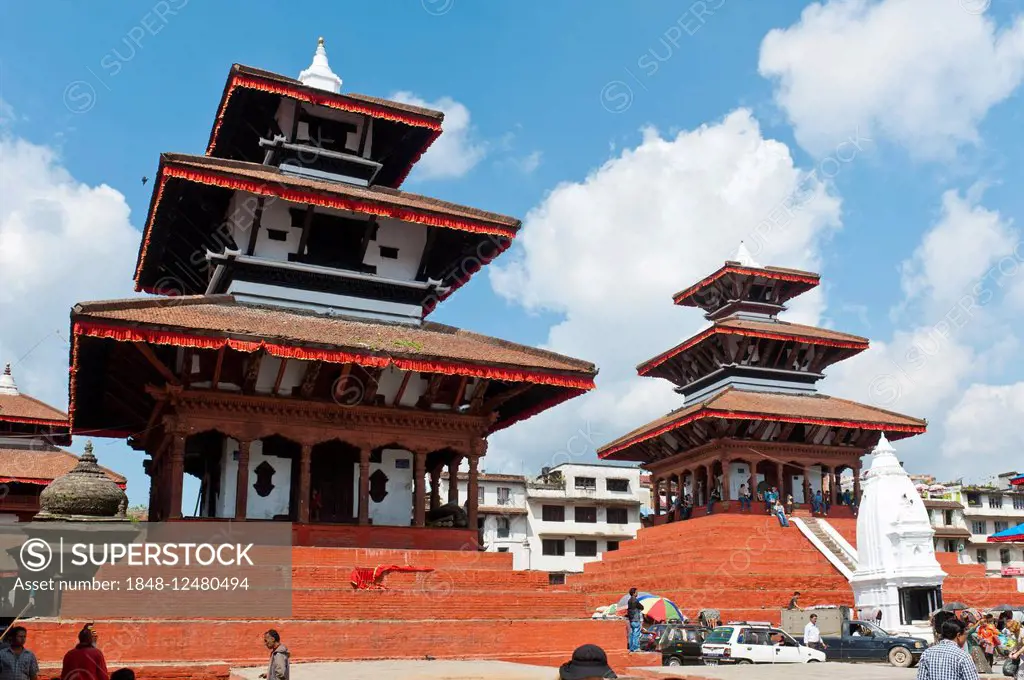 Three-storey Nepalese pagoda, architecture of the Newar, right Shiva temple Maju Deval, white Shikhara, left Garuda Temple Trailokya Mohal, Durbar Squ...