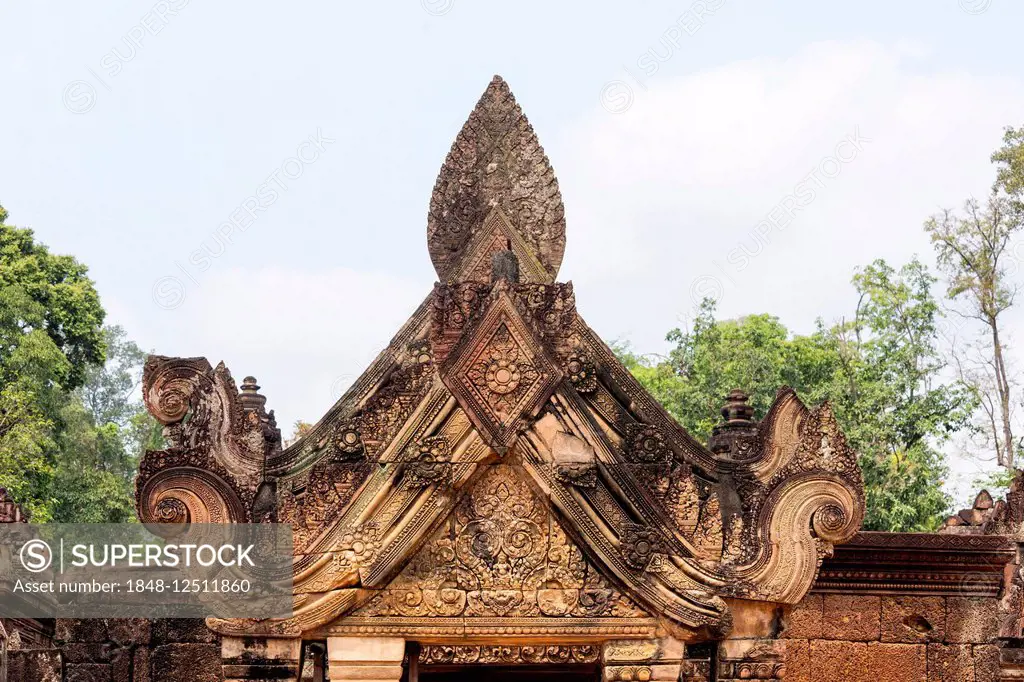 Bas-Relief at gopura, entrance to Prasat, Central Temple, Khmer Hindu temple Banteay Srei, Siem Reap Province, Cambodia