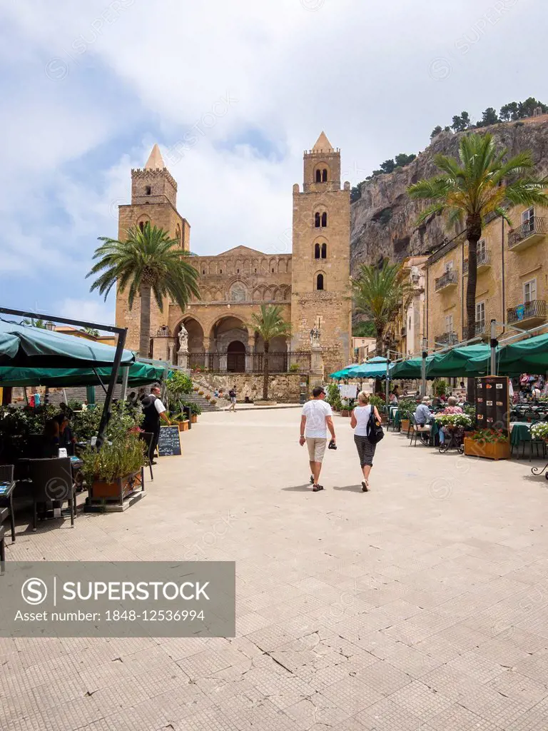 Cathedral Santissimo Salvatore with Piazza Duomo, Cefalu, Province of Palermo, Sicily, Italy