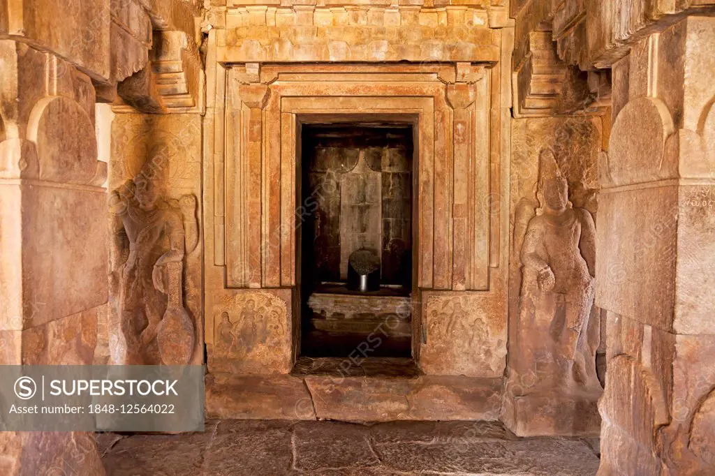 Temple building from the Chalukya dynasty, UNESCO World Heritage Site, Pattadakal, Karnataka, India