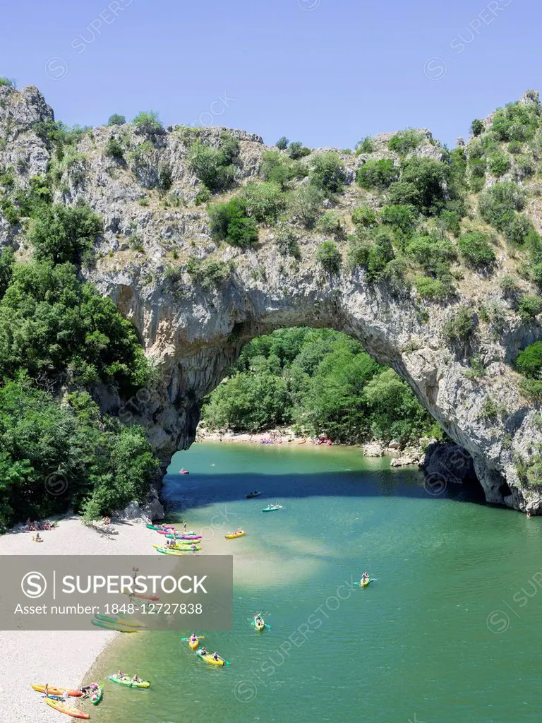 Pont d'Arc natural arch, kayaks on Ardéche river, Vallon-Pont-d'Arc, Rhône-Alpes, France