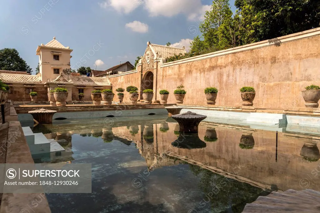 Bath,Taman Sari water castle, Yogyakarta, Java, Indonesia, Asia