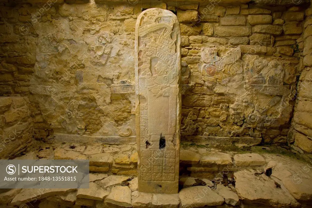 Stele inside Royal Palace, ancient Maya city Yaxchilán, Frontera Corozal, Chiapas, Mexico