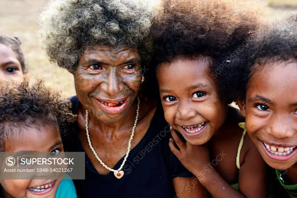 papua new guinea tribe girl