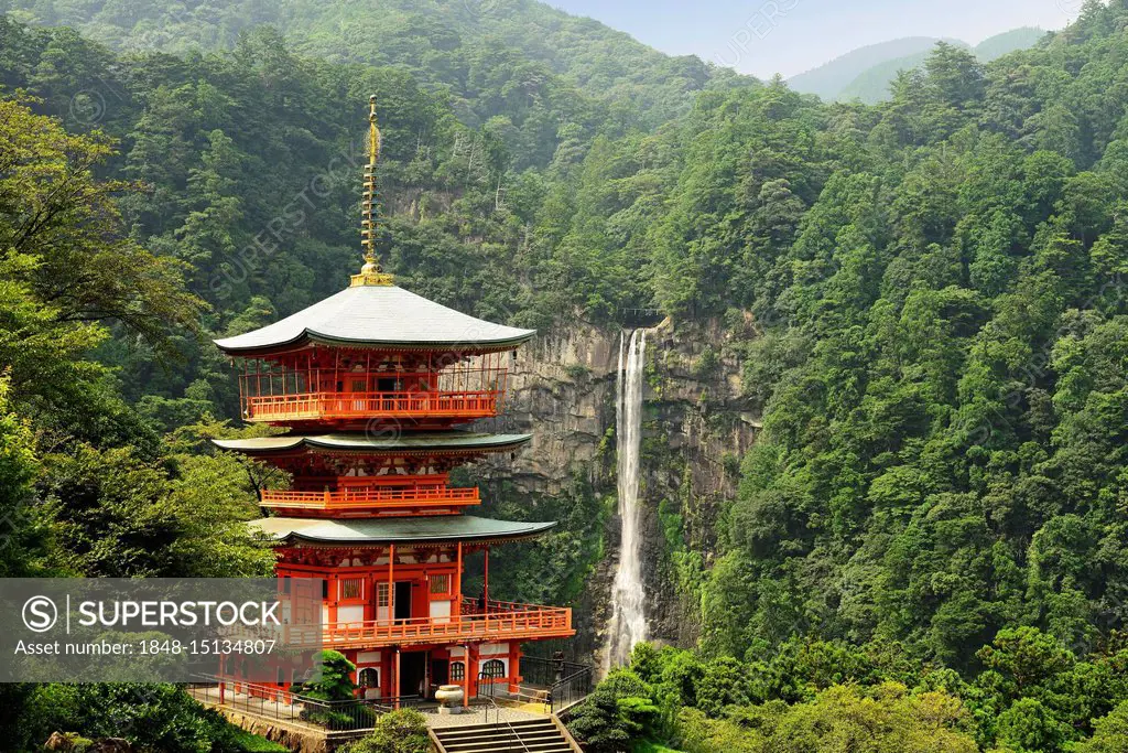 Kumano Nachi Waterfalls with Nachi-san Seiganto-ji Temple, Nakahechi Route, Kumano Kodo Pilgrimage Trail, Kii Mountains, Wakayama, Japan