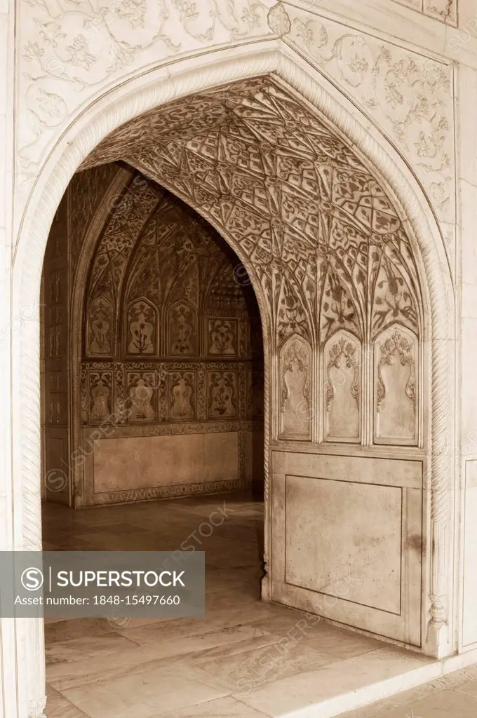 Sculptured doorway of the Khas Mahal, Marble Pavillon, Red Fort of Agra, UNESCO World Heritage Site, Uttar Pradesh, India, South Asia