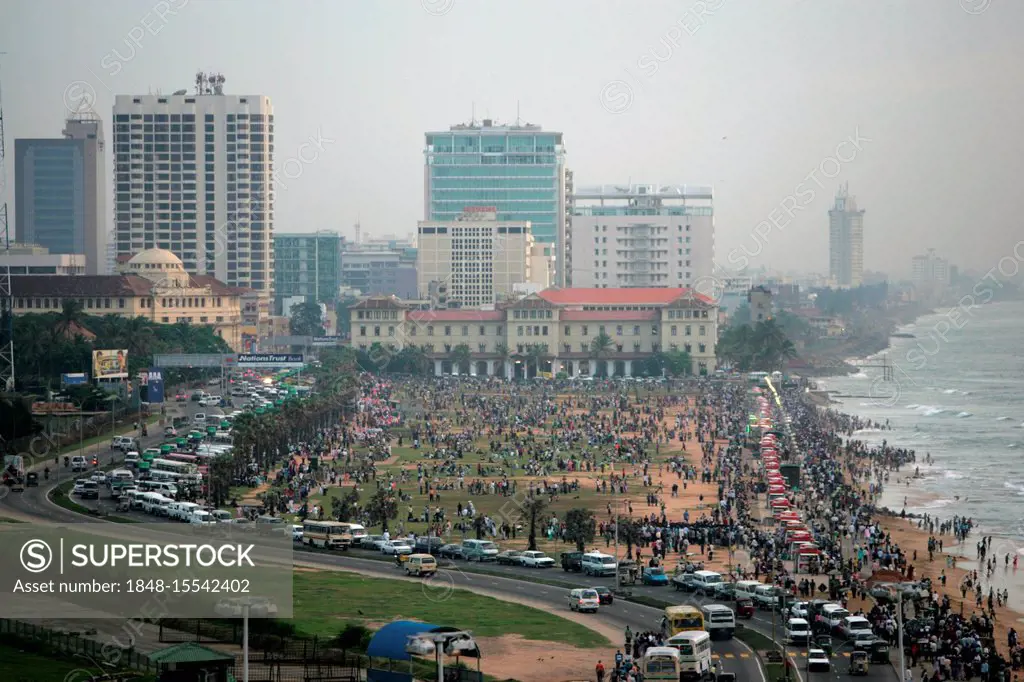 LKA, Sri Lanka : Capital Colombo, City center, GAlle Face Drive, Prommenade at the Indian Ocean. Business district. Galle Face Hotel.