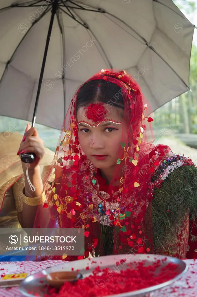 Nepalese bride from the Tharu ethnic group in traditional dress, Chitwan, Nepal, Asia