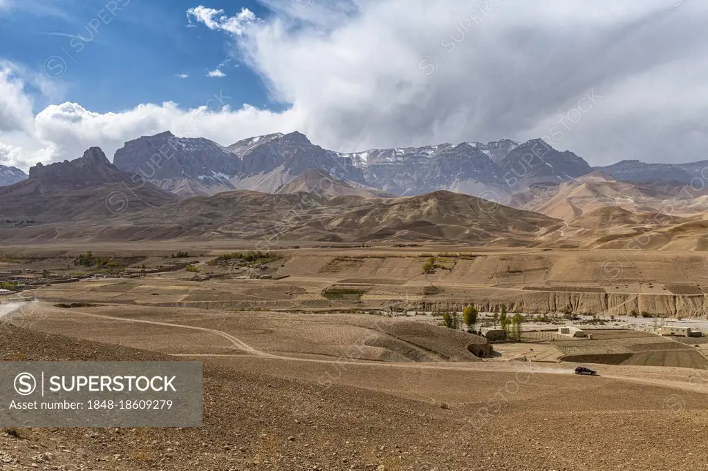 Little oasis in the dry mountain scenery of Yakawlang province, Bamyan, Afghanistan, Asia