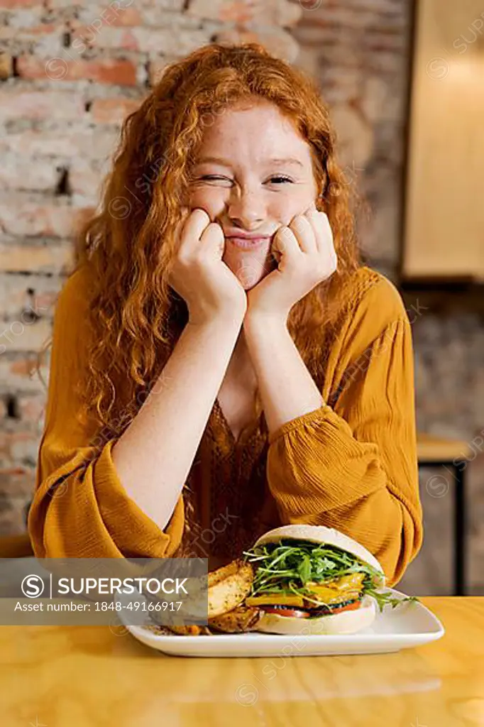 Medium shot vegetarian woman with food