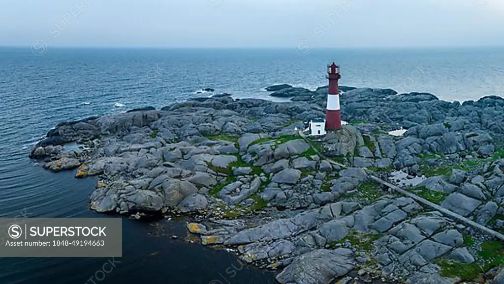 Lighthouse Eigeroy fyr, near Egersund, Rogaland, Norway, Europe