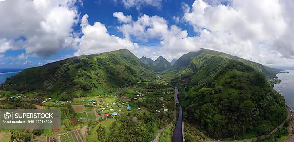 Panorama, Aerial view, In front Taiarapu Peninsula with houses of Taurita Village and Vaitepiha River, in the back Taiarapu Valley, Tahiti-Iti, Society Islands, Leeward Islands, French Polynesia, Oceania