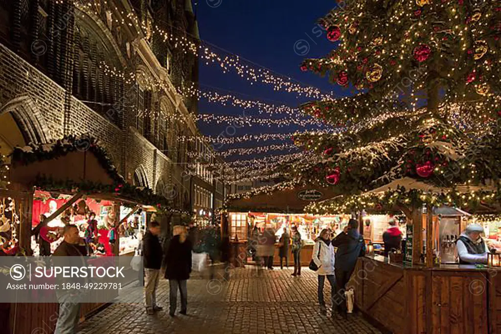 Christmas market in the Hanseatic City of Luebeck, Germany, Europe