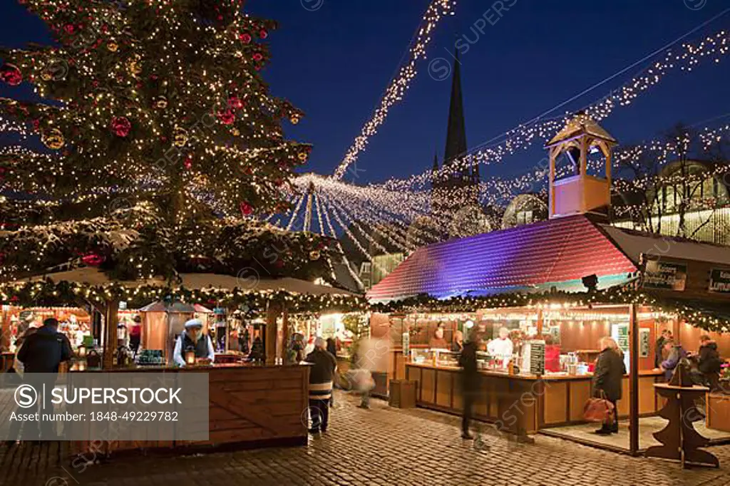 Christmas market in the Hanseatic City of Luebeck, Germany, Europe