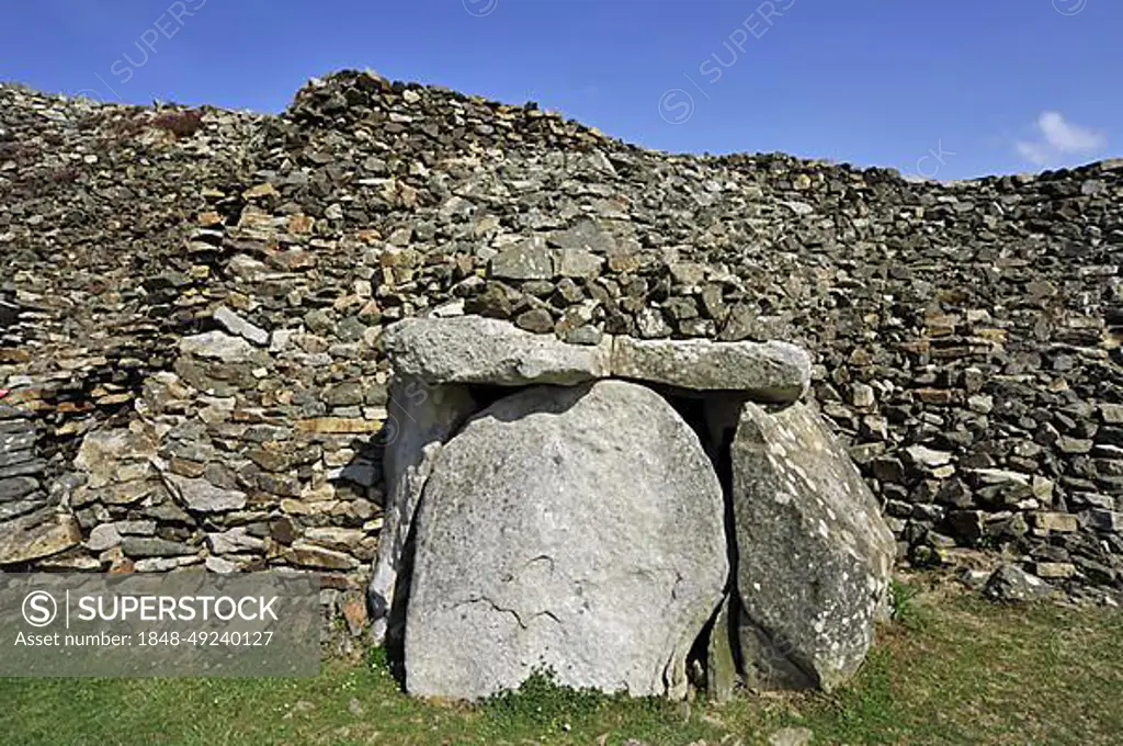 Entrance to one of the chambers of the Cairn of Barnenez, Barnenez Tumulus, Mound, a Neolithic monument near Plouezoc'h, Finistere, Brittany, France, Europe