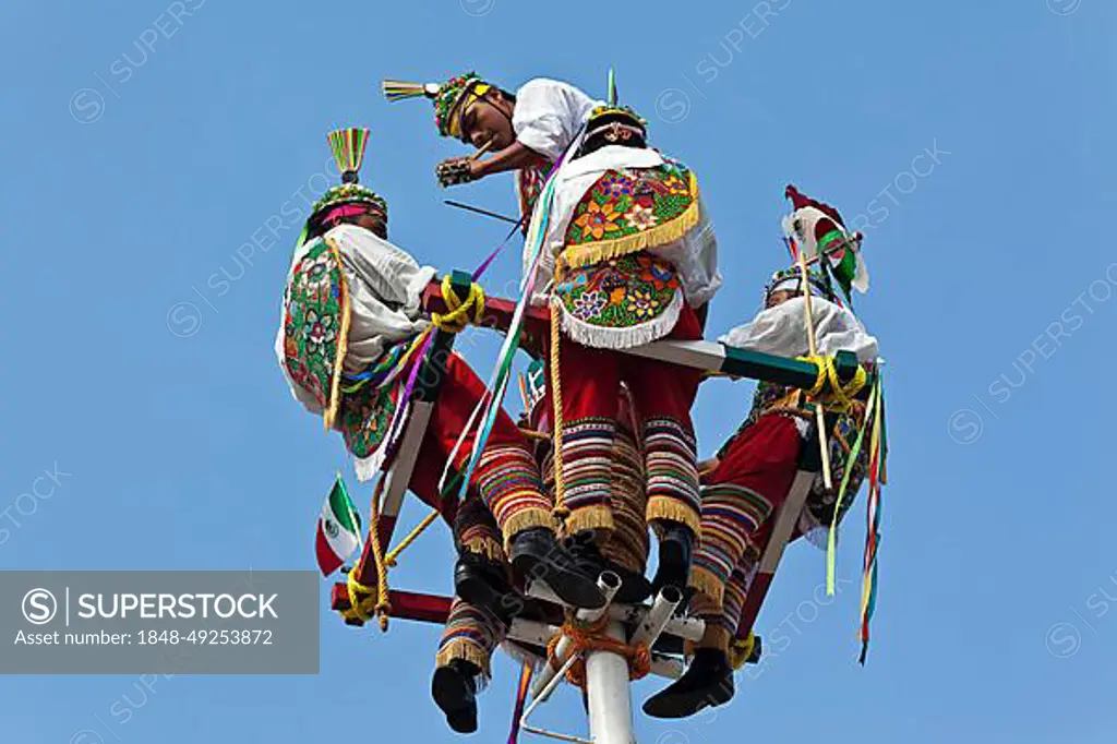 Voladores, flying dancers, Xochimilco, Mexico City, Distrito Federal, Mexico, Central America