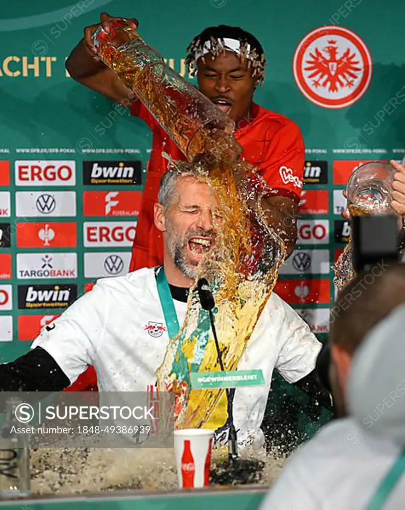 Beer shower during press conference PK for coach Coach Marco Rose by Mohamed Simakan (02) RasenBallsport Leipzig RBL, 80th DFB Cup Final, DFB Cup, Final, Olympiastadion Berlin, Germany, Europe