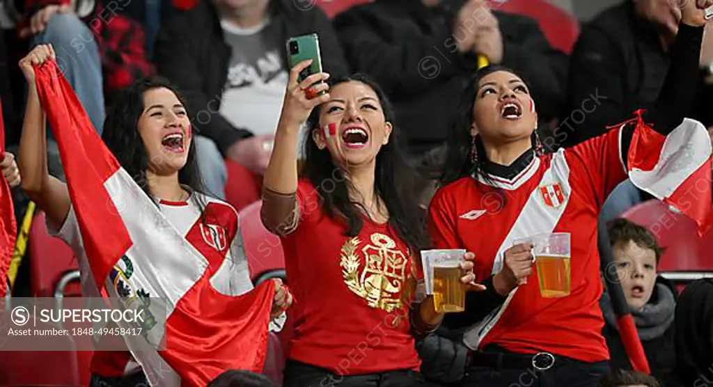 Peruvian fans, woman, celebrate exuberantly, take selfies, international match, MEWA Arena, Mainz, Rhineland-Palatinate, Germany, Europe