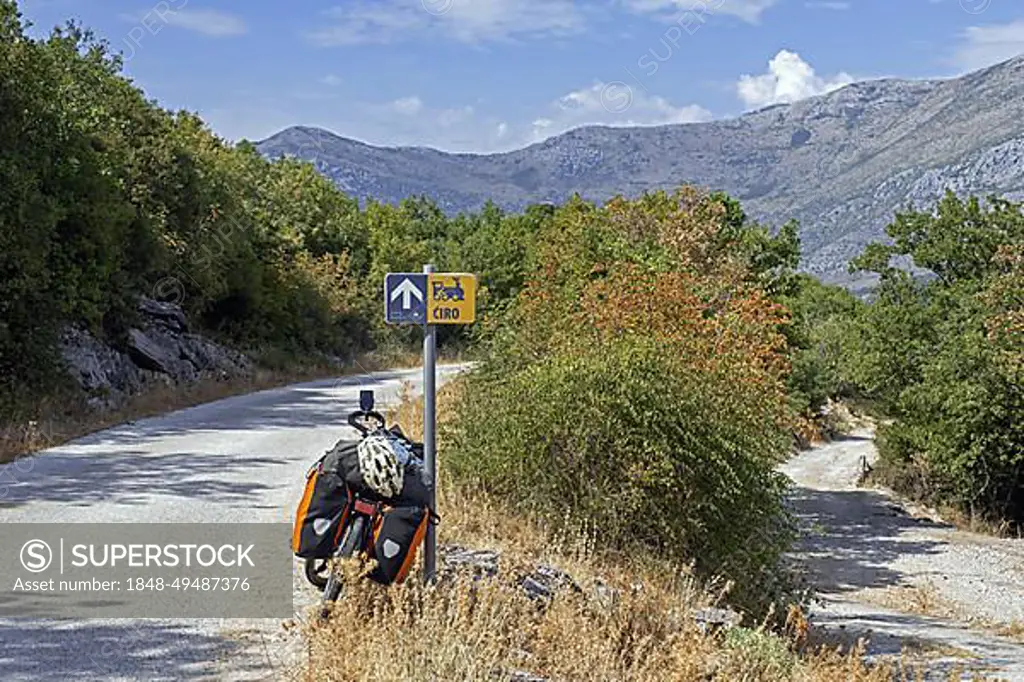 Trekking bike on the Ciro Trail bicycle route from Dubrovnik to