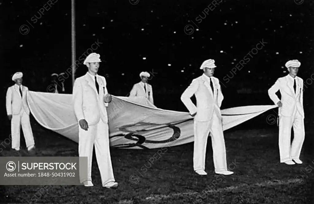 The Atlas cloth of the Olympic flag is taken down by five German Olympic fighters, closing ceremony