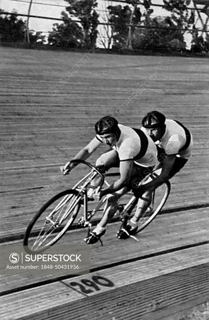 Cycling, track competition, Ernst Ihbe and Charly Lorenz won a gold medal for Germany in the two-seater race