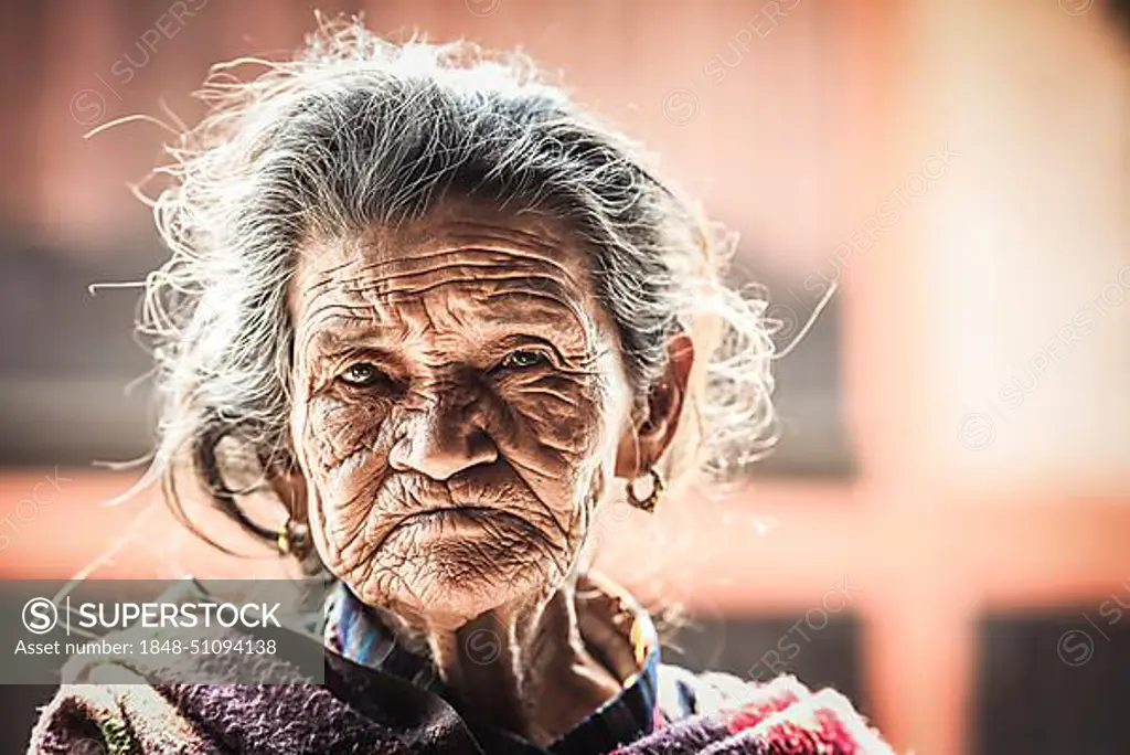 Old woman, Bandipur, Kathmandu Valley, Nepal, Asia