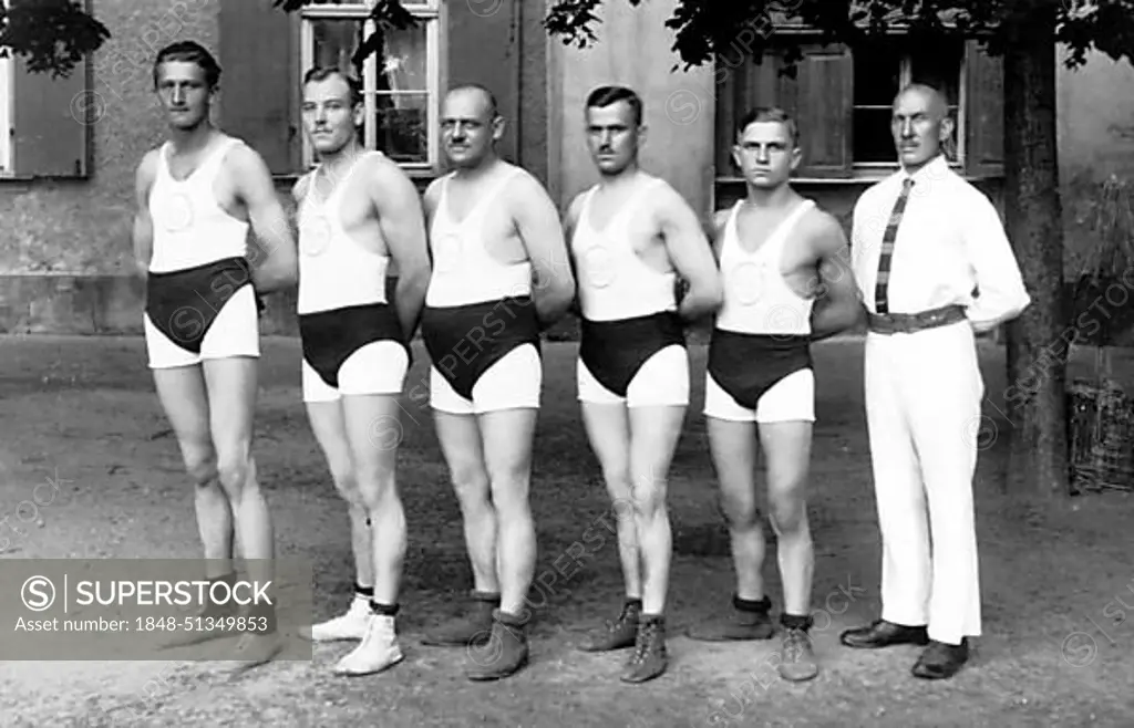 Five men in strange sports pants, ca. 1920s, exact place unknown, Germany, Europe