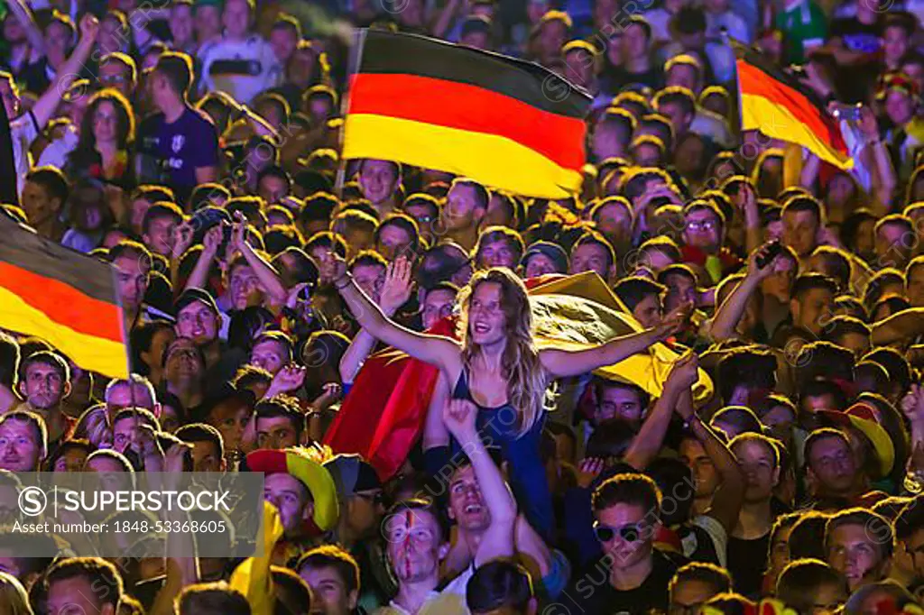 DEU Sachsen Dresden Public Viewing in Dresden Public Viewing on the banks of the Elbe in Dresden on the grounds of the Filmnaechte am Elbufer, when the matches from Brazil are broadcast on the big screen, thousands of fans cheer for their team and experience the victory of the DFB Elf