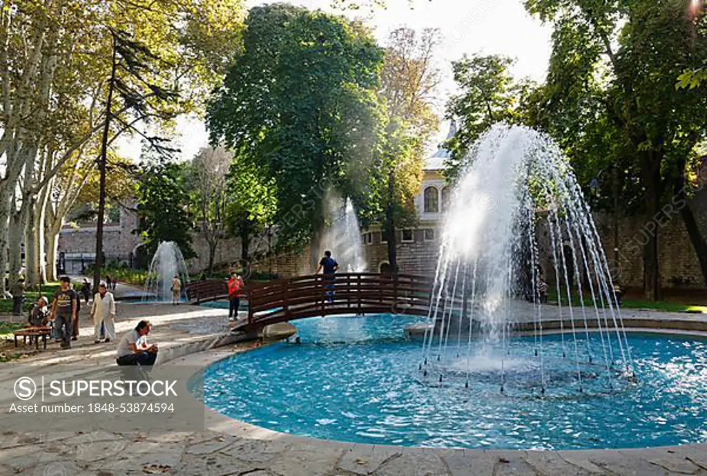 Fountains in Guelhane-Park, Guelhane Park, Sarayburnu, Istanbul, European side, Istanbul Province, Turkey, European side, Europe