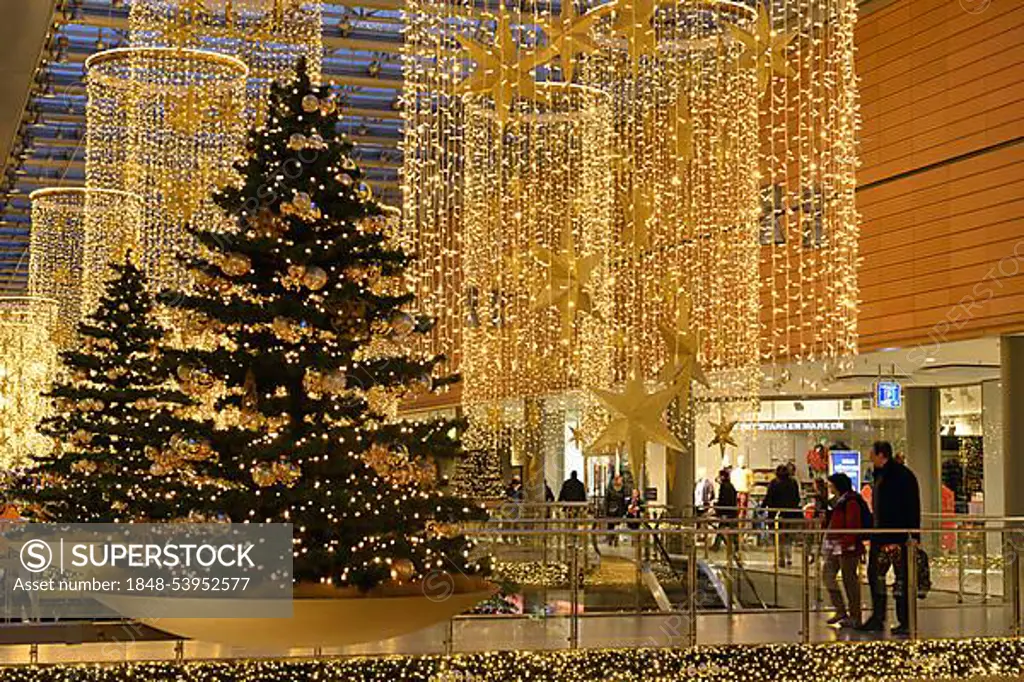 Shopping centre Potsdamer Platz arcades, decorated for Christmas, Christmas tree, Christmas trees, Christmas shopping, Christmas shopping, Potsdamer Platz, Berlin-Tiergarten, Berlin, Germany, Europe