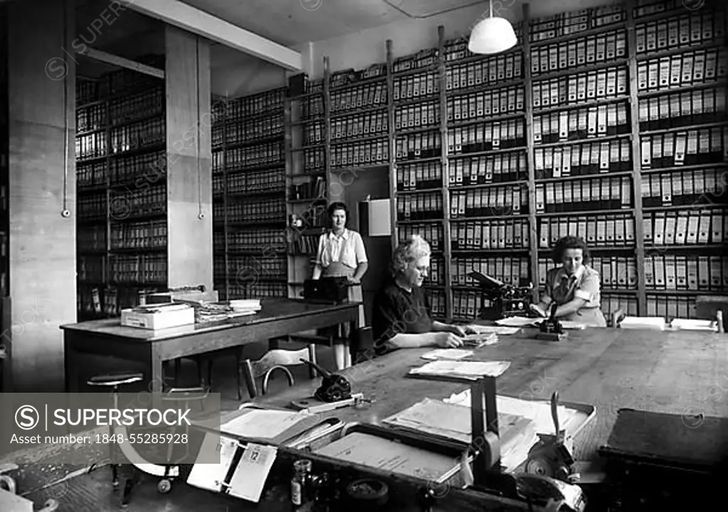 Historic photograph, three women working in an office