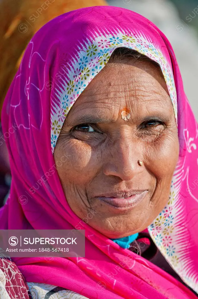 Portrait of an elderly Indian woman, about 60 years, wearing a pink sari, Kahjuraho, Madhya Pradesh, India, Asia