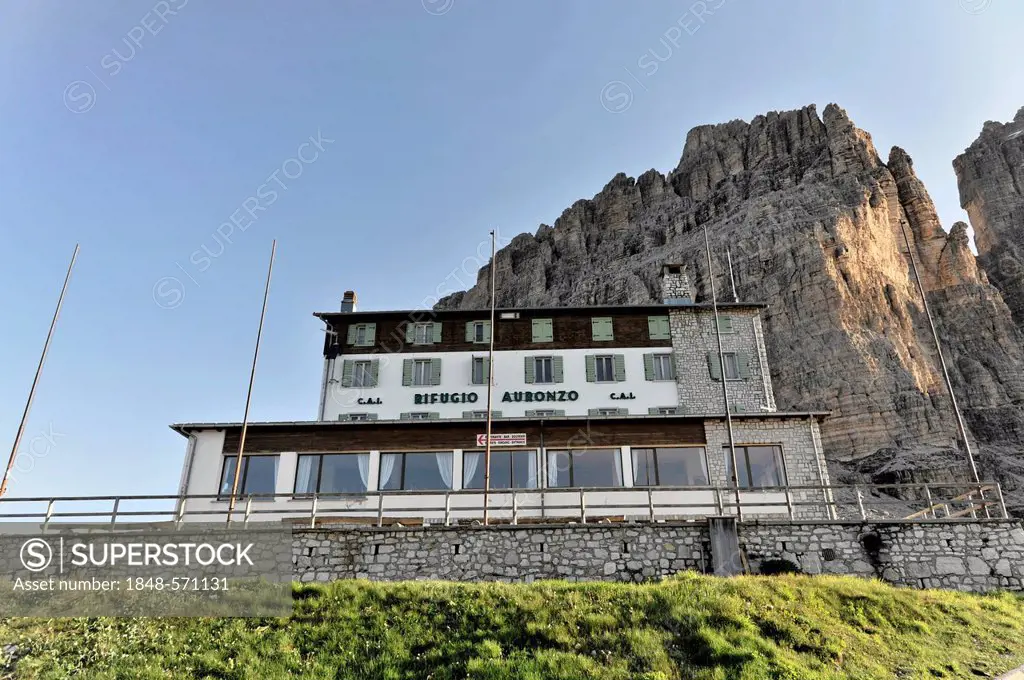 Auronzo Alpine Hut, 2320m, Rifugio Auronzo, south of the Three Peaks, Three Peaks Trail, Sesto Dolomites, Italy, Europe