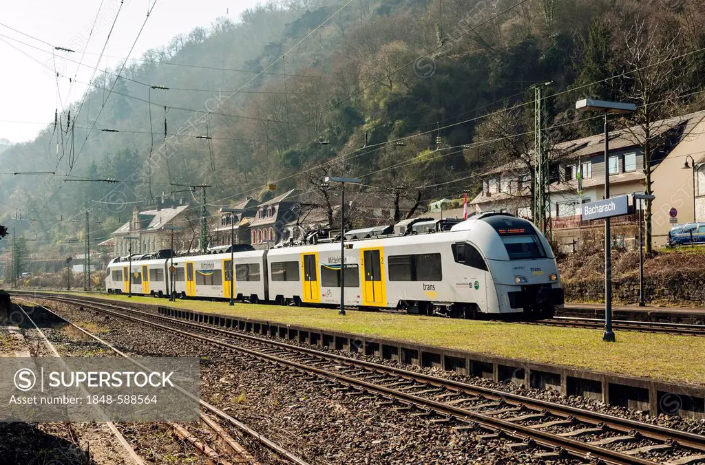 Local train arriving at Bacharach, Upper Middle Rhine Valley, UNESCO World Heritage Site, Rhineland-Palatinate, Germany, Europe