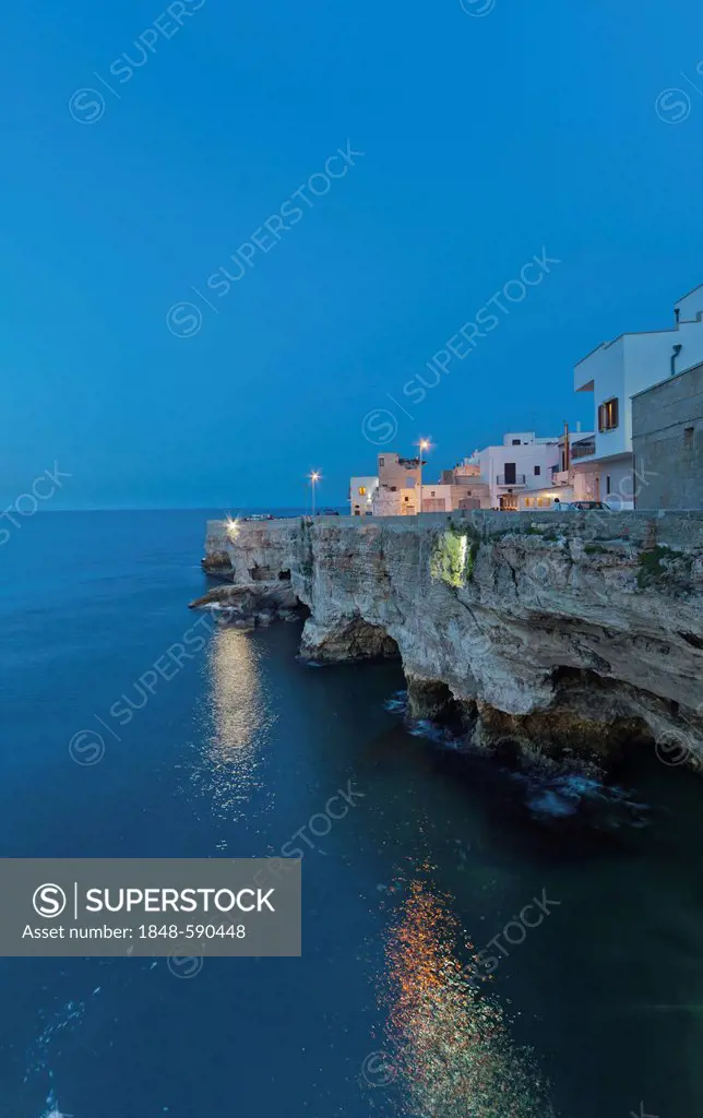 Polignano a Mare, historic town centre built on the cliffs by the sea, Apulia, Southern Italy, Italy, Europe