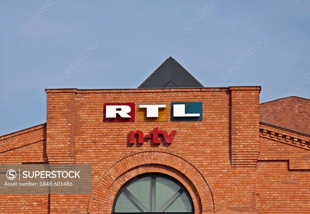 Logos of the RTL and n-tv tv stations, Schiffbauerdamm, Berlin, Germany