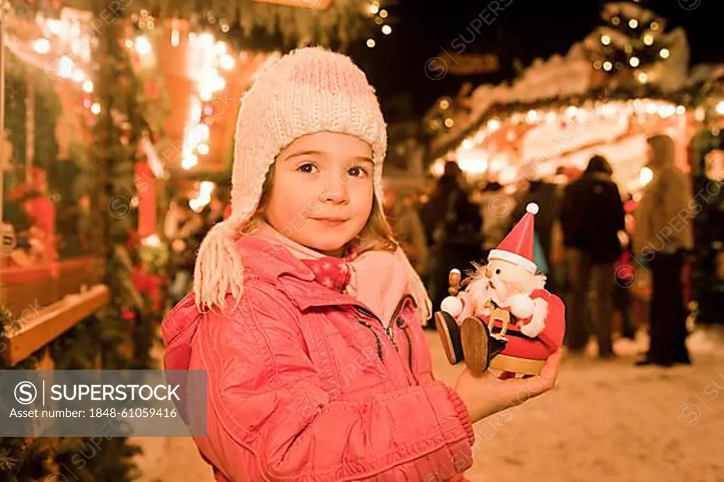 The Striezelmarkt, which has been held since 1434, is the oldest Christmas market in Germany and takes place on the Altmarkt. In 2009 the market was redesigned, a special landmark is for example the world's largest candle arch